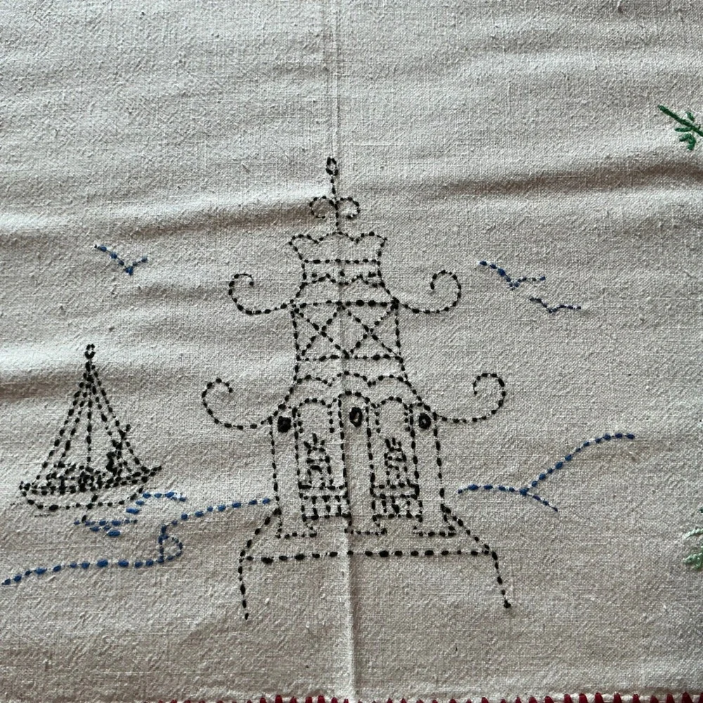 Vintage Hand Embroidered Tablecloth Pagoda Blossom Asian Floral 36x30 Linen‎